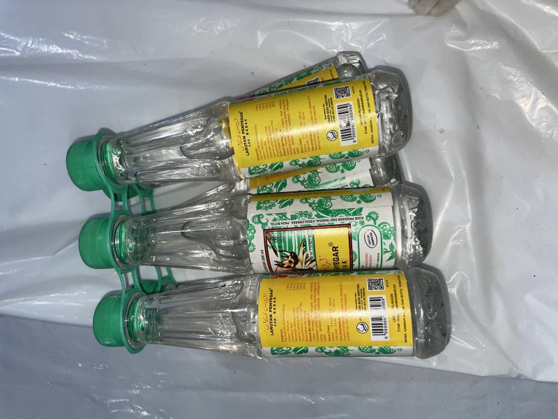 Larutan botol kecil