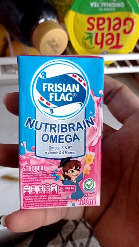 Susu Frisian Flag Stroberi